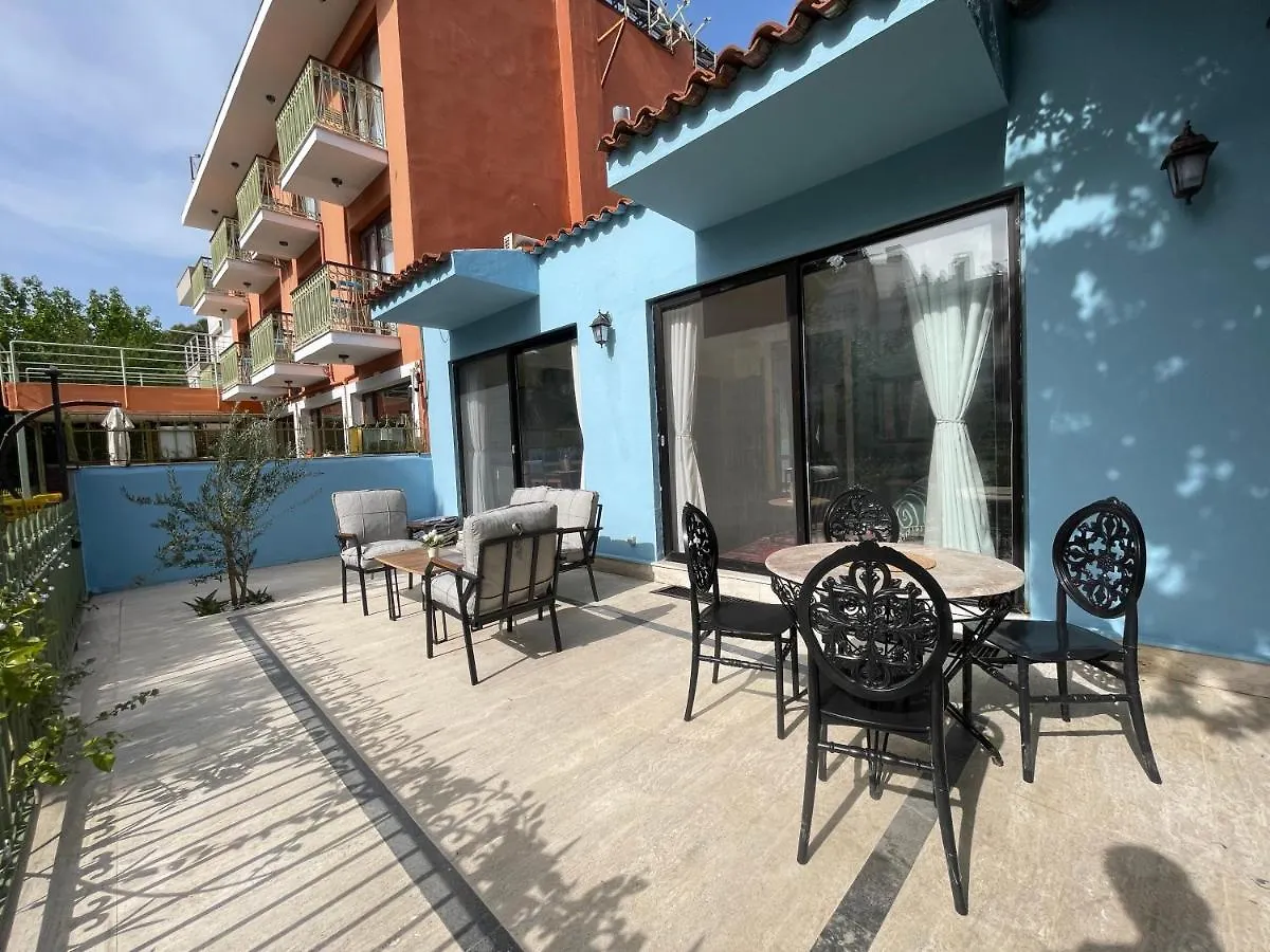 Amphora Rooms Foca Aparthotel